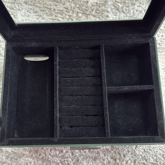 Tahari 2-Drawer, See-Thru Top, 24 Rings, 3 Top Compartment, Mirrored Jewelry Box - Picture 12 of 16